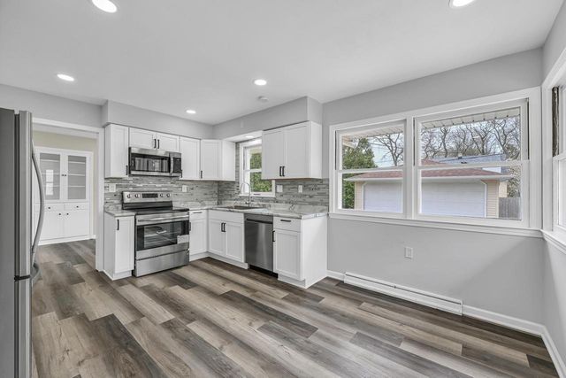 7654 Seneca ROAD, Fox Point, WI 53217