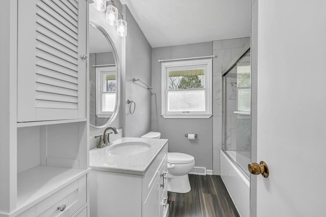 7654 Seneca ROAD, Fox Point, WI 53217
