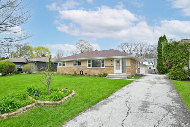 7654 Seneca ROAD, Fox Point, WI 53217
