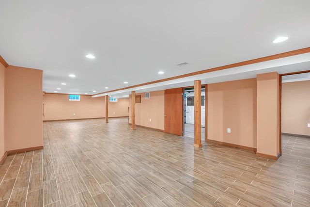 7654 Seneca ROAD, Fox Point, WI 53217