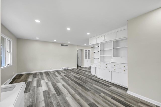 7654 Seneca ROAD, Fox Point, WI 53217