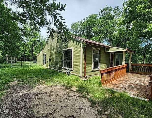 218 S Buffalo Avenue, Cleburne, TX 76033