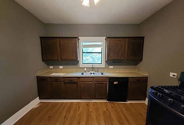 218 S Buffalo Avenue, Cleburne, TX 76033