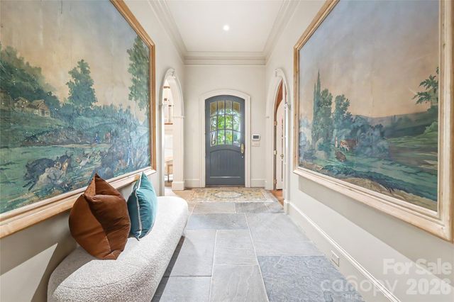 2301 Queens Road E, Charlotte, NC 28207
