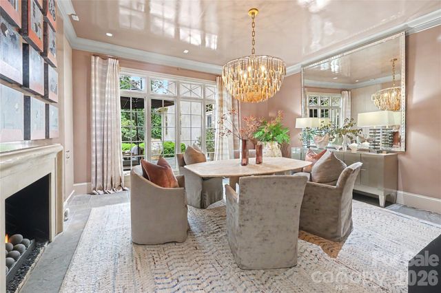 2301 Queens Road E, Charlotte, NC 28207