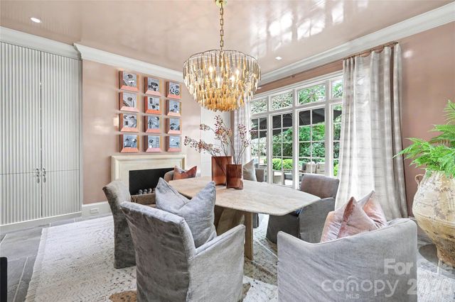 2301 Queens Road E, Charlotte, NC 28207