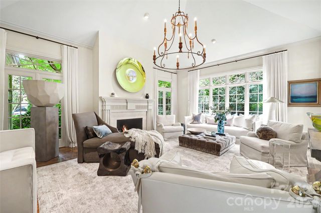 2301 Queens Road E, Charlotte, NC 28207