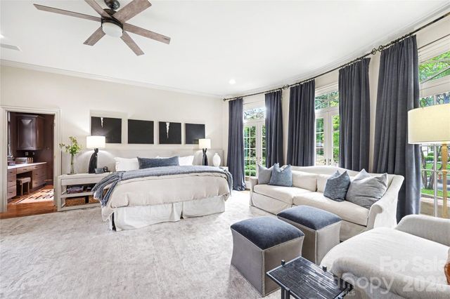 2301 Queens Road E, Charlotte, NC 28207