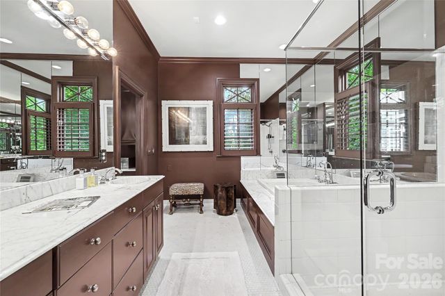 2301 Queens Road E, Charlotte, NC 28207