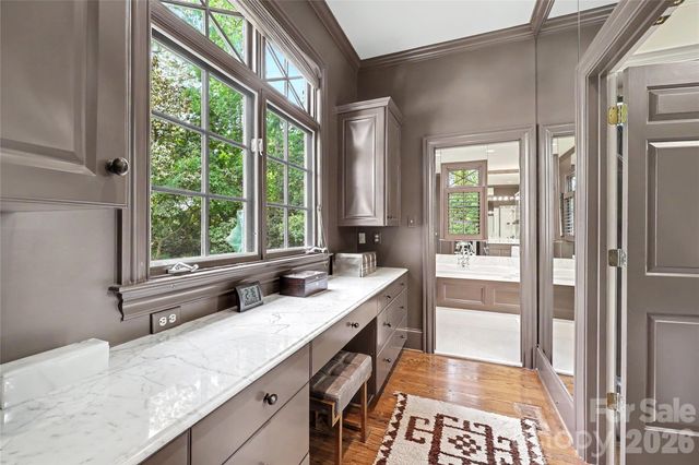 2301 Queens Road E, Charlotte, NC 28207