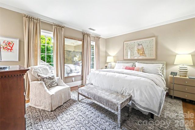 2301 Queens Road E, Charlotte, NC 28207
