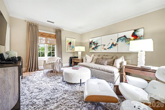 2301 Queens Road E, Charlotte, NC 28207