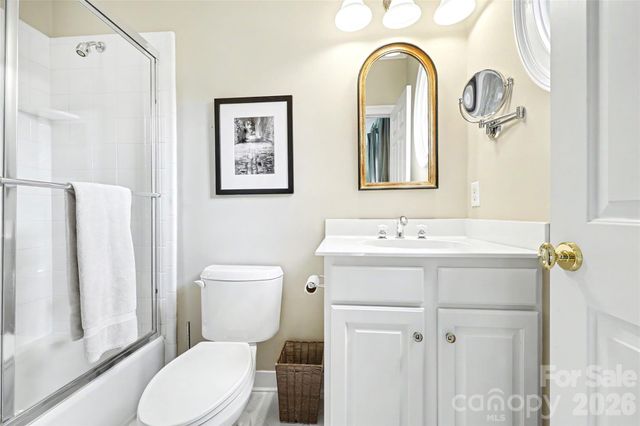 2301 Queens Road E, Charlotte, NC 28207