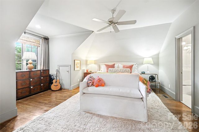 2301 Queens Road E, Charlotte, NC 28207