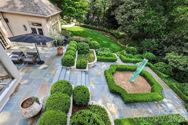 2301 Queens Road E, Charlotte, NC 28207