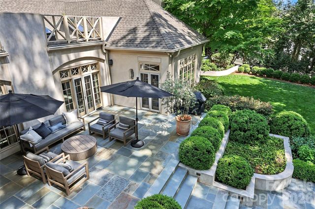 2301 Queens Road E, Charlotte, NC 28207