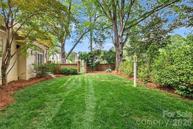 2301 Queens Road E, Charlotte, NC 28207