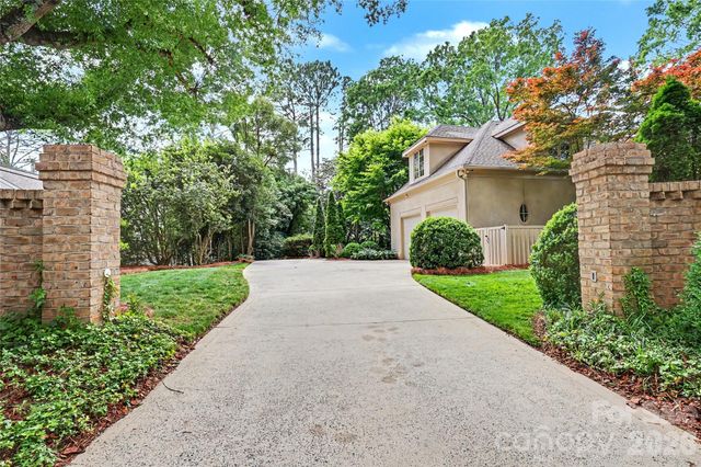 2301 Queens Road E, Charlotte, NC 28207