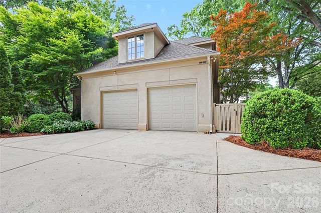 2301 Queens Road E, Charlotte, NC 28207