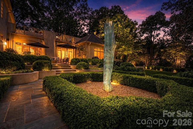 2301 Queens Road E, Charlotte, NC 28207