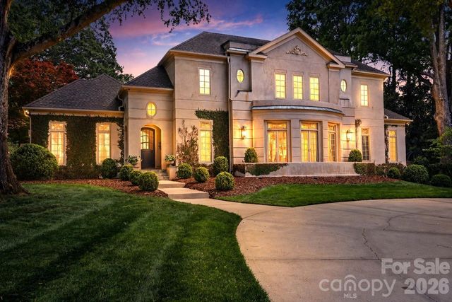 2301 Queens Road E, Charlotte, NC 28207
