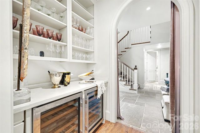 2301 Queens Road E, Charlotte, NC 28207