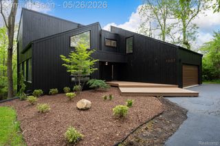 1907 Raymond Place, Bloomfield Hills, MI 48302