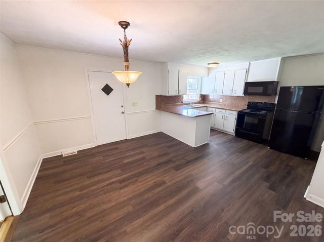 5100 Robinwood Drive, Charlotte, NC 28215