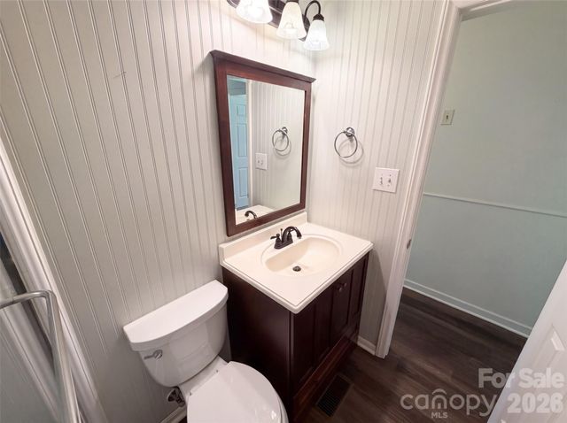 5100 Robinwood Drive, Charlotte, NC 28215