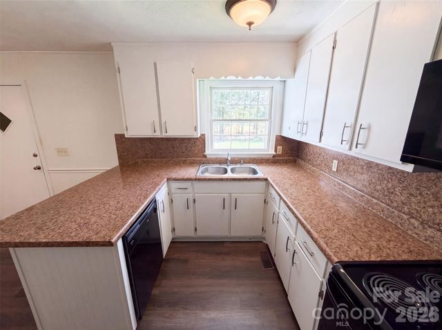 5100 Robinwood Drive, Charlotte, NC 28215