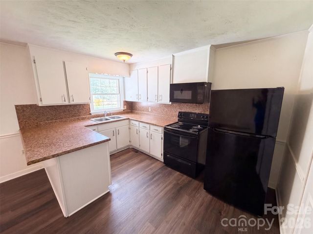 5100 Robinwood Drive, Charlotte, NC 28215