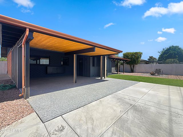 8201 E WHITTON Avenue, Scottsdale, AZ 85251