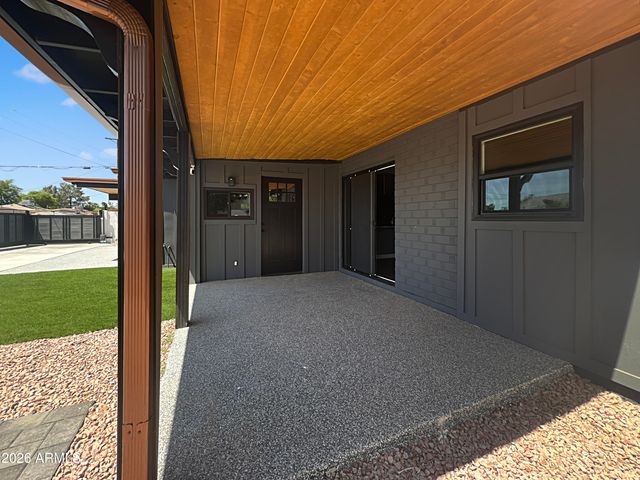 8201 E WHITTON Avenue, Scottsdale, AZ 85251