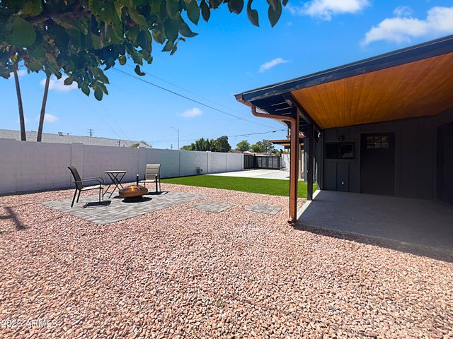 8201 E WHITTON Avenue, Scottsdale, AZ 85251