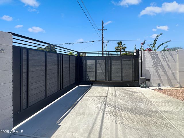 8201 E WHITTON Avenue, Scottsdale, AZ 85251