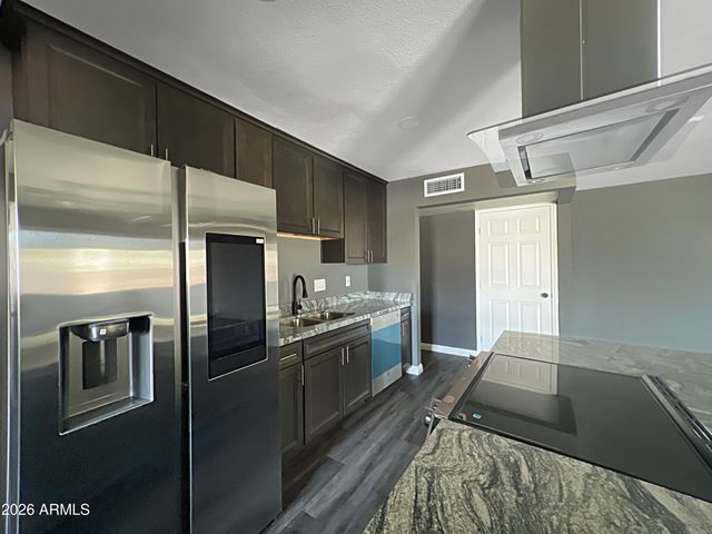 8201 E WHITTON Avenue, Scottsdale, AZ 85251