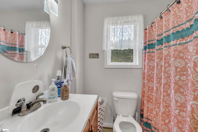 48 Fort Lindley Road, Laurens, SC 29360