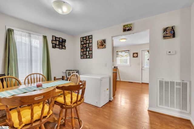 48 Fort Lindley Road, Laurens, SC 29360