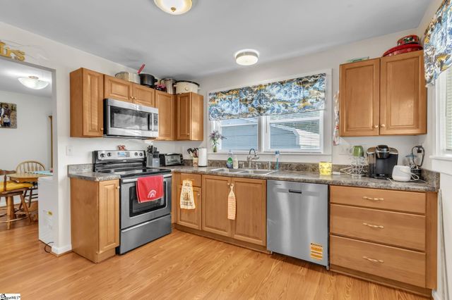 48 Fort Lindley Road, Laurens, SC 29360