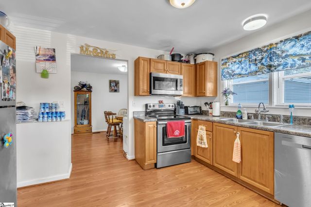 48 Fort Lindley Road, Laurens, SC 29360