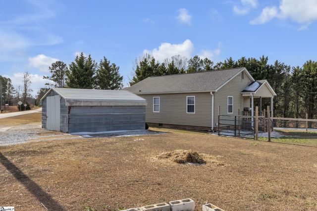 48 Fort Lindley Road, Laurens, SC 29360