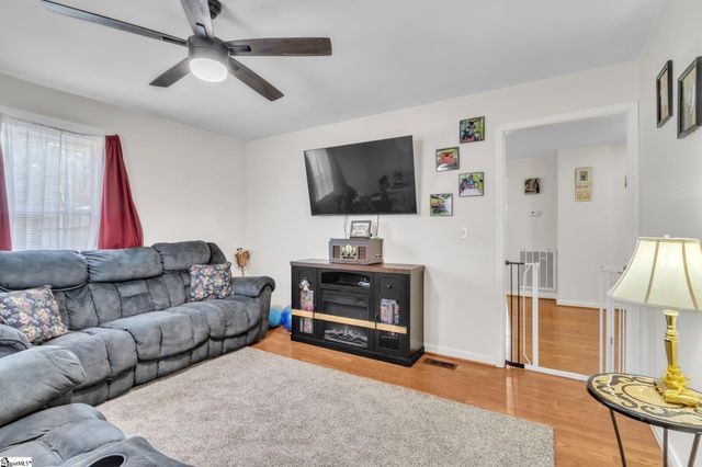 48 Fort Lindley Road, Laurens, SC 29360