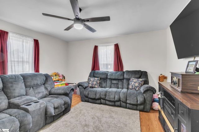 48 Fort Lindley Road, Laurens, SC 29360