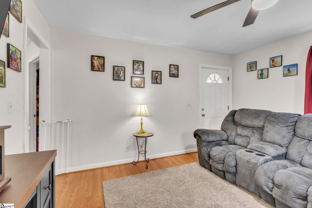 48 Fort Lindley Road, Laurens, SC 29360