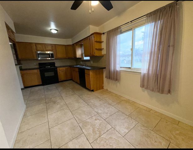 13467 Charlotte Avenue, Warren, MI 48089