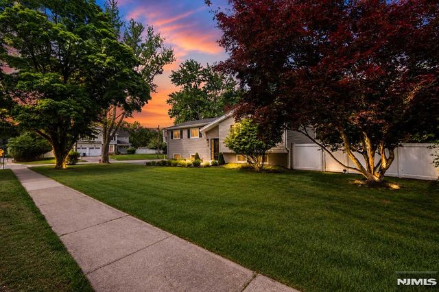34 N Middletown Road, Montvale, NJ 07645