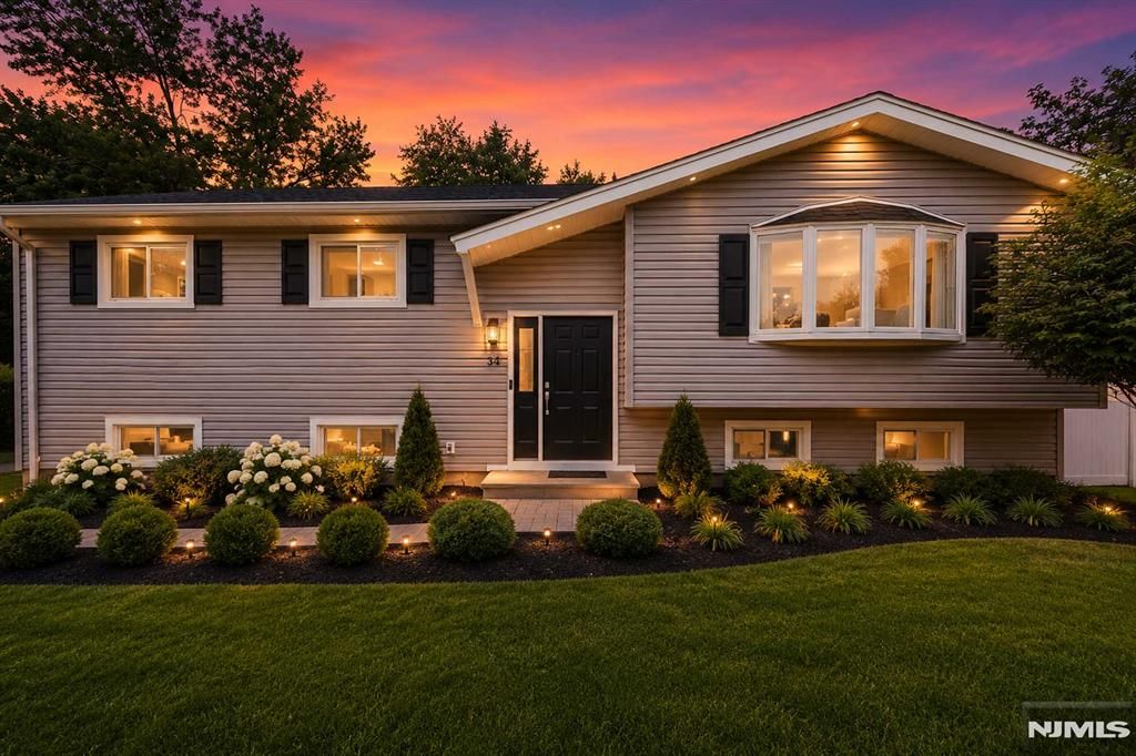 34 N Middletown Road, Montvale, NJ 07645