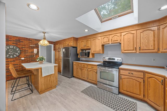 7 Edith Rd, Hudson, MA 01749