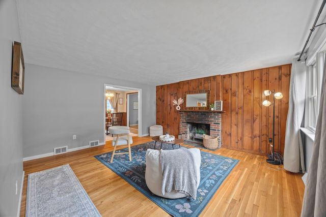 7 Edith Rd, Hudson, MA 01749