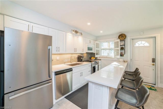 980 7th AVE S 101, Naples, FL 34102